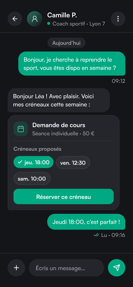 Conversation entre Léa et Camille P. dans l’app sportif : Camille propose des créneaux dans une carte « Demande de cours », Léa choisit jeudi 18:00.